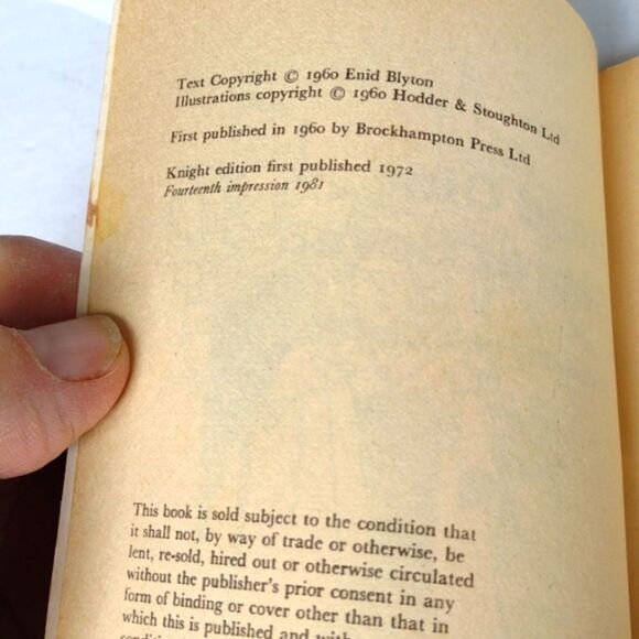 Two Vintage Secret 7 Softcover Books by Enid Blyton 1980/1981‎ - Picture 8 of 12